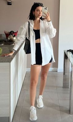 Everyday Fashion Outfits, Europe Trip, Looks Street Style, Easy Trendy Outfits, Athleisure Outfits, Summer Fits, Fashion Mistakes, Honey Blonde