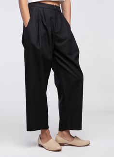 KAAREM - Waxy Pleated Tapered Cropped Pant (Unisex)- Black High Collar Dress, Raglan Sleeve Top, Style Pant, V Dress, Low Back Dresses, Travel Pants, Pleated Maxi Skirt, Tapered Trousers, Silk Pants