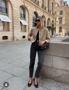 Europe Autumn, Corporate Outfits, Paris Outfits, Fall Outfits For Work, Outfit Trends, Beige Cardigan, Casual Chic Outfit