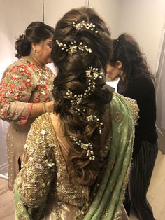 Bridal Plait Hair Indian, Braids Hairstyles For Brides, Pakistani Hair Styles For Wedding, Mendhi Hairstyles Pakistani, Jago Hair Styles, Pakistani Braid Hairstyles, Mendhi Hairstyles Braid, Mehndi Braids Hairstyles, Front Plaits Hairstyles