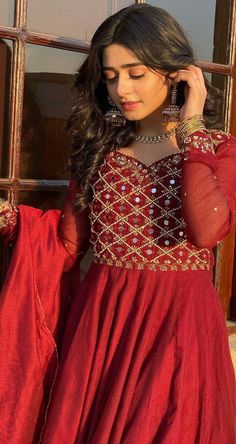 Eid Photoshoot Ideas, Desi Fashion Casual, Indian Photoshoot, Women Dresses Classy, Stylish Photo Pose, Classy Photography, Stylish Dress Book, Photography Poses Women, Anarkali Dress