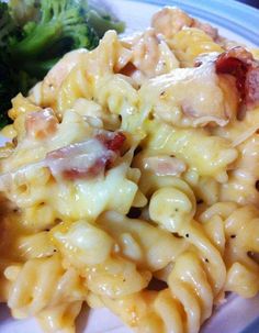 closeup of macaroni and cheese with bacon on it