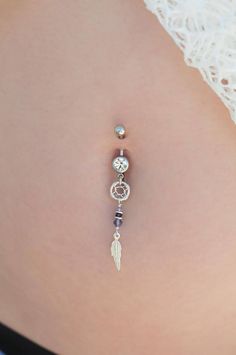 Belly ring, handmade dreamcatcher feather & gemstone belly button piercing, boho chic navel ring, si Handmade Dream Catcher, Piercings Ideas, Piercing Chart, Bellybutton Piercings, Belly Button Piercing Jewelry, Belly Piercing Jewelry, Button Piercing, Handmade Dreamcatcher, Belly Jewelry