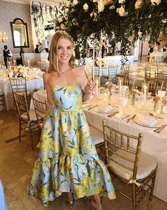 Avery Singer looks stunning in Mestiza's Georgiana Gown Avery Singer, Porcelain Blue, Blue And White Dress, Strapless Gown, White Dresses, Chinoiserie, Entrance, Bodice, Size 2