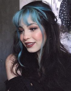 Cabelo Pin Up, Filipino Hair, Split Dyed Hair, Dyed Hair Blue, Hair Color Streaks, Hair Streaks, Dyed Hair Inspiration, How To Style Bangs, Hair Color And Cut