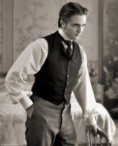 20s Men, Robert Pattinson Movies, Robert Pattinson, Simple Image, Frankenstein, Pose Reference, Google Photos, Boy Outfits, Theater