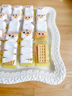 there are some crackers in the shape of owls on a tray with eyes and legs