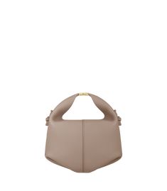 Obtained by folding four pieces of leather and forming the handle, the “Béri” model exudes a strong yet sophisticated style. Its tailored base and central clasp add the perfect touch of character. Polene Beri, Taupe Bag, Uni Bag, Micro Bags, Winter Bags, Card Holder Purse, Upcycled Leather, Best Wallet, Leather Flowers