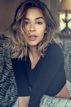 17 Popular Medium Length Hairstyles for Those With Long, Thick Hair Shoulder Haircut, Edgy Bob, Oval Face Haircuts, Pixie Cuts, Perm