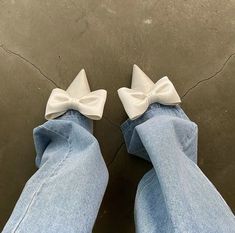 Slippers High Heels, Stile Blair Waldorf, Dr Shoes, Denim On Denim, Shoe Inspo, Women's Slippers, Pointed Toe Shoes, Looks Chic