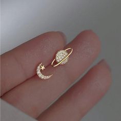 New Gold-Tone And White Rhinestones Sun And Moon Earrings 1 Pair- 1 Sun/1 Moon Moon Earrings For Teen, Accessories Sun And Moon, Moon And Sun Earrings Clay, Moon Studs Earrings, Sun Moon Jewelry, Earings Aesthetics Gold, Bracelet Ideas Gold, Cute Earrings Studs, Moon Earrings Gold