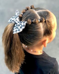 Cute Easy Kindergarten Hairstyles, School Hairstyles For Kindergarten, First Day Of School Toddler Hairstyles, 1st Grade Hairstyles Easy, Hair Styles For Back To School For Kids, Kid Easy Hairstyles, Kids First Day Of School Hairstyles, Ponytail Kids Hairstyles, Quick School Hairstyles Kids