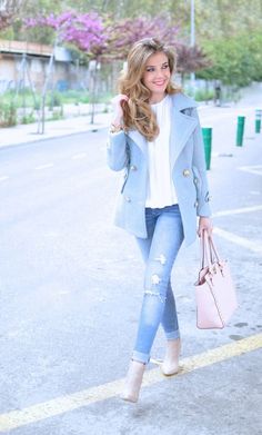 Te cuento mis trucos | Currently Blue Coat Outfit, March Outfits, Light Blue Blazer, Blazer Outfits, Fashion 2020, Look Fashion, Classy Outfits, Work Outfit