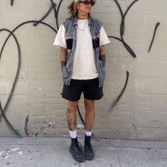 Masculine Aesthetic Outfits Women, Unisex Outfits Aesthetic Summer, Masc Concert Outfits Summer, Unisex Outfits Summer, Masc Outfits For Women Shorts, Masc Fem Summer Outfits, Nb Summer Outfits, Masc Women Aesthetic Summer, Masc Style Women Summer