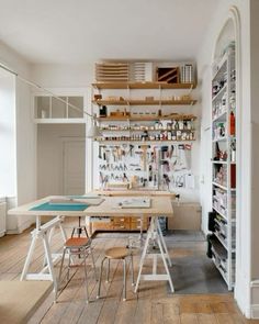 a room with several tables and chairs in it, all lined up against the wall