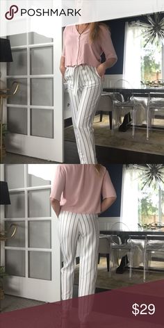 Black And White Striped Pants Outfit Work, White And Black Striped Pants Outfit, White Pin Stripe Pants Outfit, White Pinstripe Pants Outfit, Basic Crop Top Outfits, Black Striped Pants Outfit, Black And White Striped Pants Outfit, Pin Stripe Pants Outfit, Stripped Pants Outfit