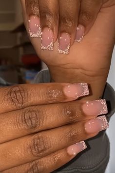 Short Square Acrylic Nails Sparkle, Glitter Short Square Nails, Sparkly Nails Black Women, Pink Sparkly Acrylic Nails Square, Short Square Nails Winter, Winter Nails Square Short, Short Square Acrylic Nails Gold, Short Square Acrylic Nails Pink Glitter, Short Glitter Acrylic Nails