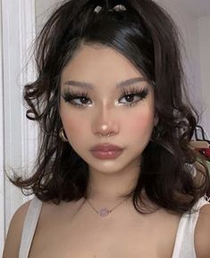 Y2k Hairstyles Short, Y2k Makeup Looks, Y2k Hair, Y2k Hairstyles, Women Short Hair, Hairstyle Tutorials, Cute Makeup Looks, Hair Styles For Women, Haircut Styles