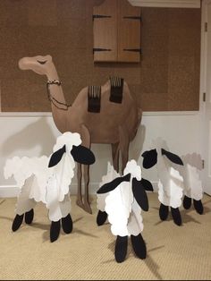 Cardboard Nativity Scene, Nativity Props, Christmas Nativity Scene Diy, Teacher Door Decorations, Nativity Scene Diy, Church Christmas Decorations, Outdoor Nativity