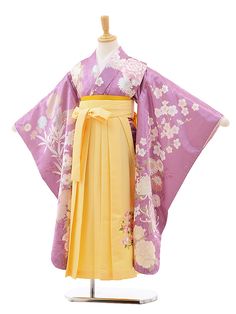 Japanese Dress Traditional Kimono Japan, Yellow Yukata, Traditional Japanese Fashion, Japanese Style Clothing, Yellow Kimono, Fancy Frocks