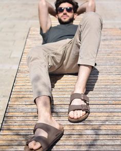 Men Birkenstock Outfit, Mens Birkenstocks Outfit, Beach Sandals Outfit, Brown Sandals Outfit, Birkenstocks Outfits, Birkenstock Sandals Outfit, Mens Sandals Fashion, Men Birkenstock