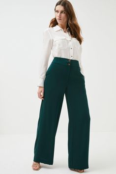 Swap Skinny Jeans For Something Far More Refined This Season. These Softly Tailored  Wide-Leg Pants Gently Skim The Figure For An Ultra-Flattering Fit And Feature Handy Side Pockets And A Zip-And-Button Fly Closure. Dark Green Trousers Outfit, Green Trousers Outfit, Wide Leg Trousers Outfit, Women Trousers Design, Trousers Women Wide Leg, Green Trousers, Body Outfit, Trouser Style, Fitted Trousers