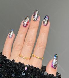 35+ Sparkling New Year's Eve Nails That'll Glam You Up Holiday Nails Easy, Winter January, December Nails, January Nails, Glittery Nails, Spring Nail Trends