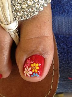 Flower Pedicure, Pedi Designs, Flower Toe Nails, Pedicure Design, Nails Toes, Pedicure Designs Toenails, Manicure Designs, Pedicure Ideas, Pretty Toe Nails