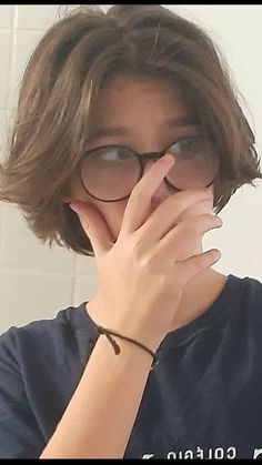 Shaggy Nonbinary Hair, Shaggy Haircuts Round Faces, Long Nonbinary Hair, Short Women Haircuts, Tomboy Hairstyles Round Face, Non Binary Haircuts Round Face, Short Hair Cuts For Teens, Short Hair For Boys