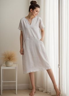 Wearing this simple shift dress let you move freely, keep fresh in hot weather, both suit home or going out. ★★FEATURES 100% Linen Two side pockets V neck dress Short sleeve Shift dress Casual dress Mama dress Simple dress Perfect for Summer, Spring ★★ Model Size Height approx 162 cm (5′ 4″)  Bust 84 cm (33")  Waist 66 cm (26")  She wears size XS. ★★ Bespoke Order Service If you Request other color Request the length Your height is not between 155 cm- 172 cm Your weight is over 75 kg I can do it Womens Linen Dress, Simple Midi Dress, Shift Dress Casual, Midi Dress With Pockets, Linen Tunic Dress, Linen Shift Dress, Linen Dress Women, Short Sleeve Shift Dress, Custom Dress