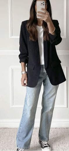 Black Blazer With Jeans Plus Size, Summer Clothes For Women Over 40 Over 50, Daily Outfit Inspiration Winter, Fall Outfits Women Casual Street Styles, Middle Aged Fashion, Converse Office Outfit, Mode Over 50, Mode Tips, Outfits With Converse