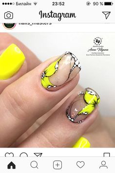 Yellow Nail Art, Mickey Nails, Unghie Nail Art, Lavender Nails, Lines On Nails, Cute Nail Art Designs, Nail Art Disney, Round Nails, Dots Nails