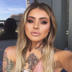 Jaime Genevieve Tattoos, Jaime Genevieve Hair, Jamie Genevieve Tattoo, Jaime Genevieve, Eye Makeup Glam, Jamie Genevieve, Makeup Glam, Bee Tattoo, Urban Decay Makeup