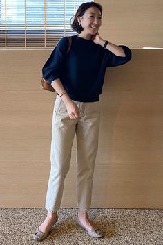 Minimalist Outfit Japanese, Korean Office Outfit Summer, Asian Mom Outfits, Japanese Spring Outfits Casual, Japanese Fashion Women Casual Simple, Korean Middle Aged Woman Fashion, Japanese Smart Casual, Japanese Mom Outfit, Japanese Working Woman Outfit