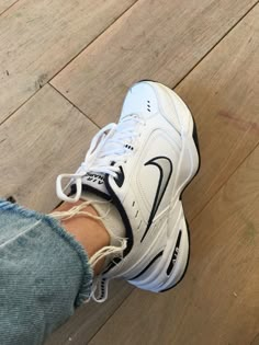 Nike Monarch Outfit, Air Monarch Outfit, Monarch Shoes, Nike Air Vintage, Nike Monarch, Nike Air Monarch Iv, Nike Air Monarch, Tenis Vans, Trendy Shoes Sneakers