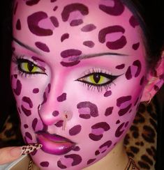 Unique Face Painting Ideas, Pink Panther Makeup, Rare Makeup, Makeup Runway, Alien Makeup, Makeup Cosplay