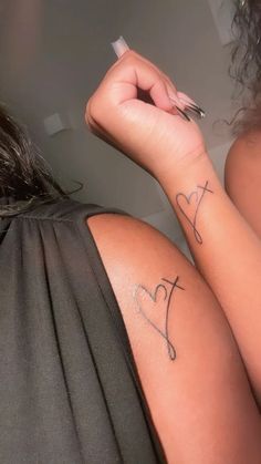 #tattoo #tattoos #tattooart #tattoodesign #tattoodesign #tattoogirl  #tattoosleeve #tattooflower Momma And Daughter Tattoos, 444 Matching Tattoo, Small Tattoo Symbols, Matching Tattoos For Mother And Daughter, First Time Tattoo Ideas Woman, Little Simple Tattoos, Small Baddie Tats, Matching Tattoo Idea, Small Tattoos Matching