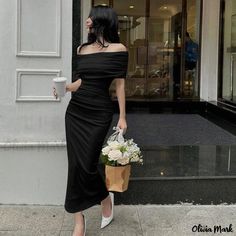 Olivia Mark - Shoulder Pleated Bodycon Dress with Side Slits - Formal and Elegant Maxi Dress Off Shoulder Evening Dress, Long Formal Gowns, Modern Party, Evening Dresses With Sleeves, Elegant Maxi Dress, Dress Sleeve Styles, Hip Dress, Slim Dresses, Boho Stil