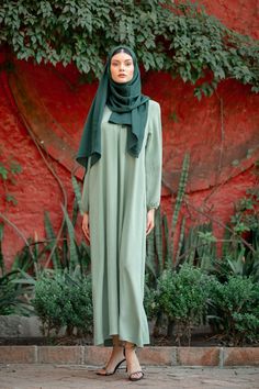 Mint Sheath Abaya Maxi Dress Elegant Abayas, Hijabi Dresses, Modest Clothing Women, Modest Maxi Dress, Modest Maxi, Modest Fits, Swimsuits Outfits, Casual Day Dresses, Evening Gowns Elegant