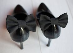 "Shoes clips, Satin bow shoes clips, Show bows for wedding, Trendy bows for shoes New Way Creation Design pre - tied and women's shoe clip bows, set of 2 It comes gift wrapped and ready for giving if you wish! This particular beautiful handmade bow tie is made from beige satin fabric. It is made to be for perfectly arranged, and to give you a special look at your shoes. The closure style is with shoe clip. Of course i can make your favorite type of bow tie at your wanted dimension. Customization Wedding Teal, Unique Bow Tie, Types Of Bows, Trendy Bows, Preppy Girls, Teal Wedding, Personalized Shoes, Bow Shoes, Star Shoes