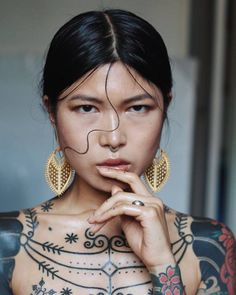 Anh Wisle wears our limited edition Twilight earrings in yellow gold. Anh Wisle, Maori Tattoos, Handpoke Tattoo, Tattoo Girls, Traditional Earrings, Trendy Tattoos, Tattoo Models, Drawing People, Face Drawing