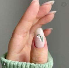 Nails with Ali of the valley motif. Found on @brydiedoesnails instagram Lily Flower Nail Designs, Flower Wedding Nails For Bride, Nails With Lily Flower, Green Nails White Flower, Line Drawing Nails, Lily Nail Art, Quirky Nail Art