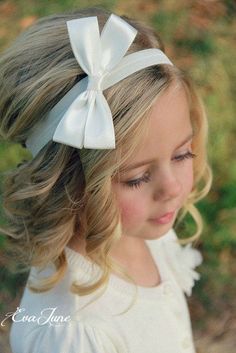 30 Super Cute Little Girl Hairstyles for Wedding Flower Girl Hairstyles Toddler, Hairstyle With Curls, Children Hairstyles, Childrens Hairstyles, Kids Hair Bows, White Hair Bows, Girls Short Haircuts, Braided Prom Hair, Girls Stuff