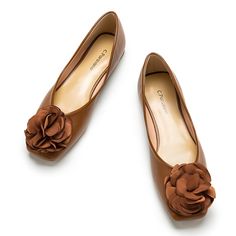 PRICES MAY VARY. Lambskin Insole & Soft Premium Leather Ballet Flats: 0.6 inch & Come a Set of Heel Grips Stylish Flats: Square-toed slip-on shoes crafted from delicate material with a charming floral detail Flat Shoes: Eye catching flats-adorable flower design up on soft vegan leather, comfortable inner sole provided breathable feeling In a world that makes us choose between comfort and style, C.Paravano is an invitation to go comfortably, stylishly, and confidently Aesthetic Flats, Green Flats Shoes, Neutral Flats, Square Toe Flats, Brown Mary Janes, Women's Leather Shoes, Fashion Silhouette, Green Flats, Social Dresses