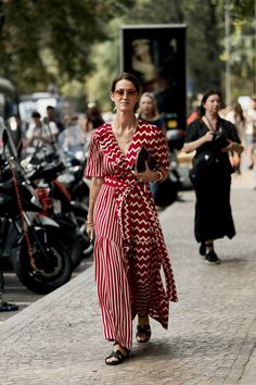 Different Types Of Dresses, Modern Street Style, Emerging Designers Fashion, Milan Street Style, Moda Paris, Looks Street Style, Next Fashion, Style Looks, Street Style Inspiration