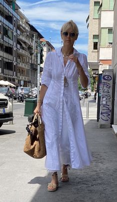 #streetstylefashion Wardrobe Essentials For Women, Casual Trendy Outfits, Stylish Outfits For Women Over 50, Clothes For Women Over 50, Over 60 Fashion, Elegante Casual, 60 Fashion, Over 50 Womens Fashion, Classy Casual Outfits