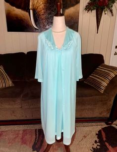 Vintage "Vassarette" Nightgown and Robe~Women Size Medium. This set is in MINT condition with NO tears or stains on the fabric.  It is 100% Nylon and made in U.S.A.!! Nightgown Details:  1.) Breast: 38" inches  2.) Top to hem: 36" inches  3.) Shoulder to shoulder: 13" inches  3.) Waist: 40" inches  4.) Hip/Thigh: 44" inches  5.) Sleeveless Opening: 8" inches  Robe Details:  1.) Breast: 40" inches  2.) Short Sleeve Length: 22" inches  3.) Waist: 44" inches  4.) Shoulder to hem: 36" inches  5.) Sh Embroidery Gown, Beautiful Nightgown, Nightgown And Robe, Robe Women, Sleepy Time, Women's Nightgowns, Nightgowns, Vintage Lingerie, Floral Embroidery