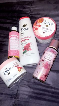 Dove Pomegranate, Dove Products, Hygiene Care, Body Hygiene, Basic Skin Care Routine, Bath And Body Works Perfume, Shower Skin Care, Body Smells, Smell Goods