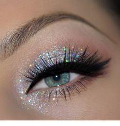 Eye Makeup Glitter, Halloweenský Makeup, Silver Eye Makeup, Silver Makeup, Quickstep, Glitter Eye Makeup