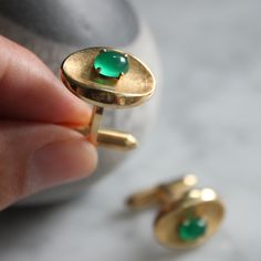 Vintage Krementz Cufflinks / Antique Gold Chrysoprase Cuff Links Tie Tack Pin Gift Set Stunning Krementz cufflinks and tie tack set in in gold and Chrysoprase. DETAILS: Brand: Krementz Marked: Krementz Material: Brass and Chrysoprase (.25" wide) Circa: 1950s Condition: Excellent Measurements: just over .75" wide (cufflinks) and just over .5" wide (tie tack) SOCIAL MEDIA:  Instagram: instagram.com/nostalgiclinks Pinterest: pinterest.com/nostalgiclinks Facebook: facebook.com/nostalgiclinks WEDDING 1950s Jewelry Style, Coffee Keychain, Tie Tack Pin, 1950s Jewelry, Tack Sets, Pearl Cuff, Vintage Cufflinks, Cufflinks Wedding, Tie Tack